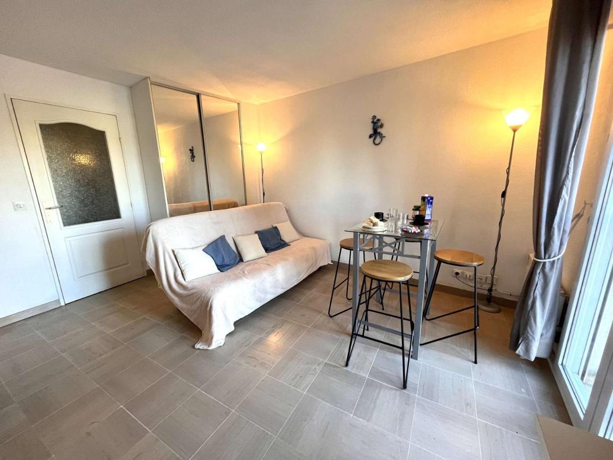 A Port Frejus, Et Commerces A Pied, Connexion Internet, Menage Inclus - Fr-1-226a-168 Appartement *
