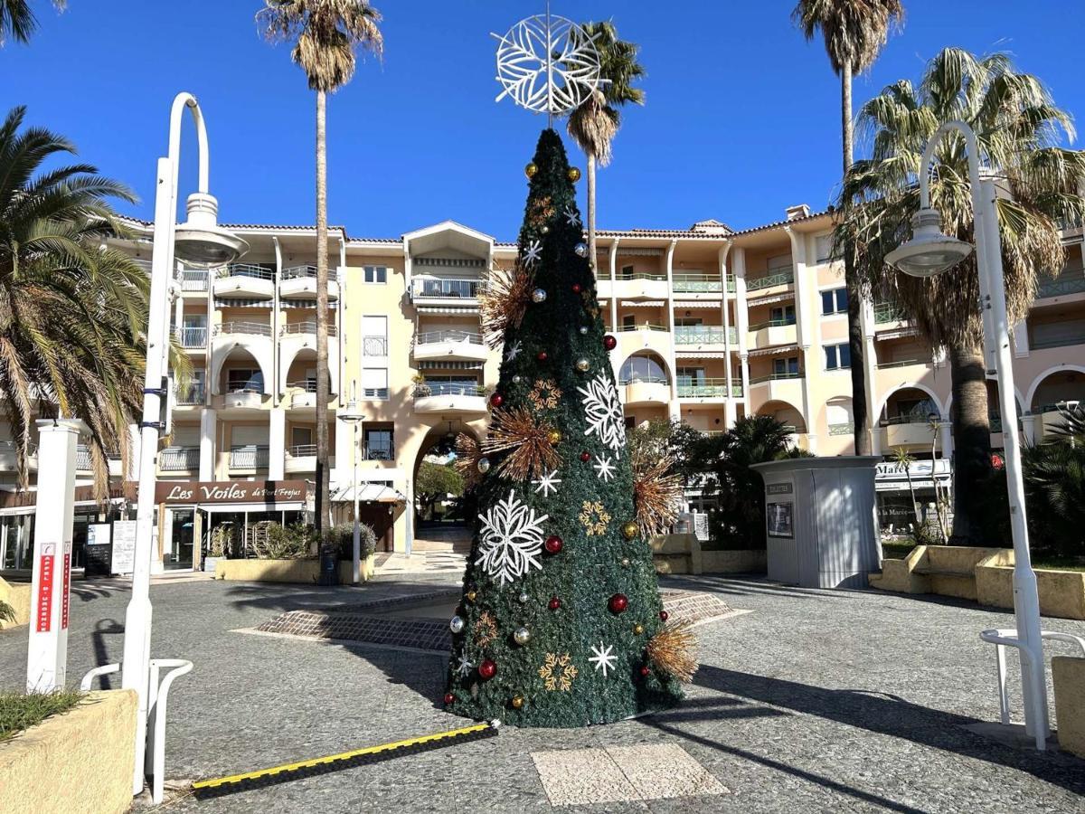 A Port Frejus, Et Commerces A Pied, Connexion Internet, Menage Inclus - Fr-1-226a-168 Appartement Fréjus