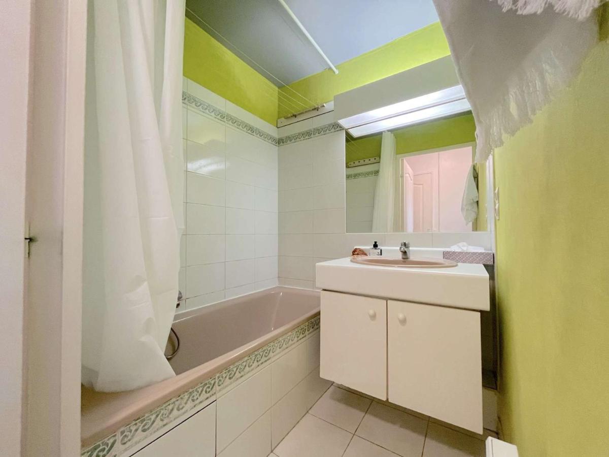 A Port Frejus, Et Commerces A Pied, Connexion Internet, Menage Inclus - Fr-1-226a-168 Appartement *